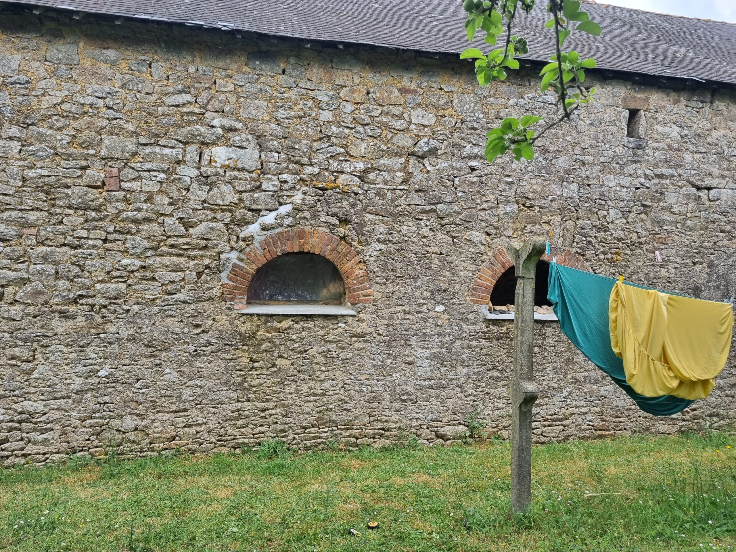Remontage d'un mur en pierre après démolition