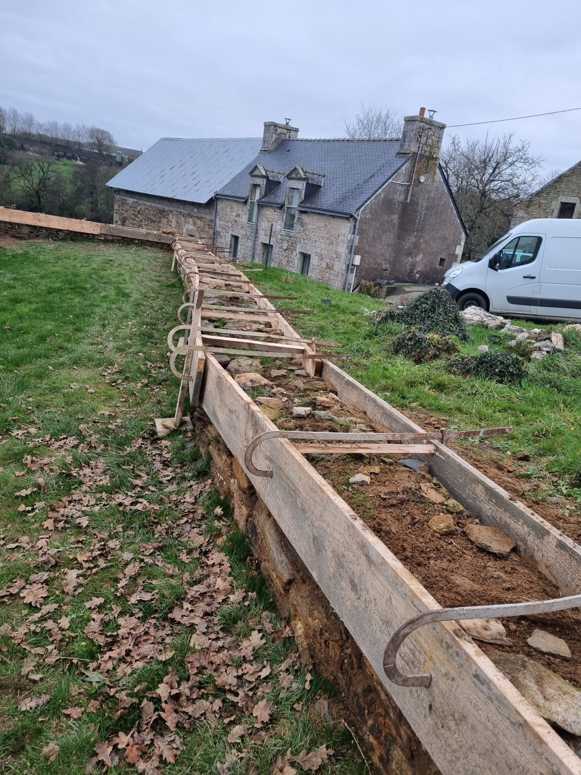 démolition d'une maison en pierre