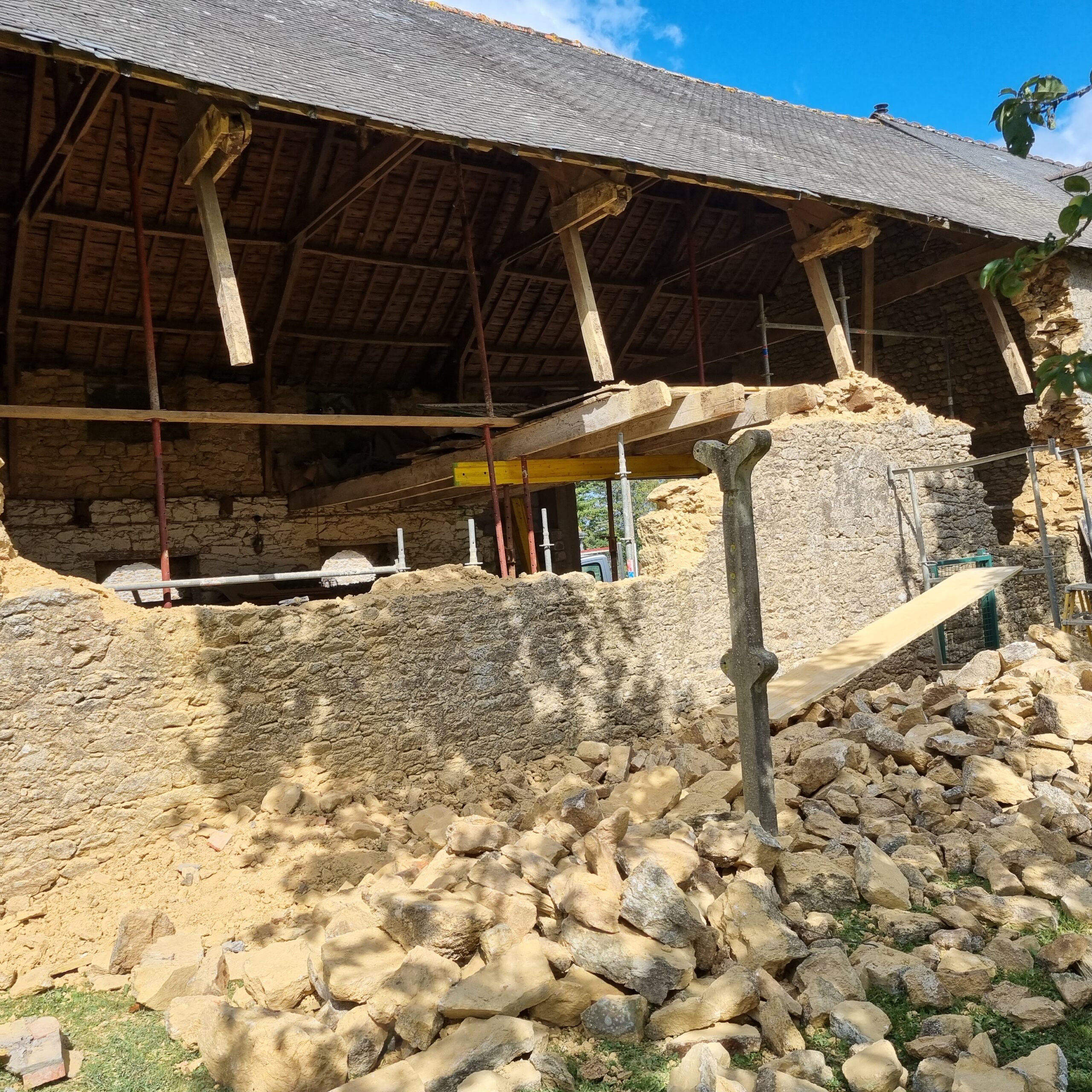Démontage mur en pierre