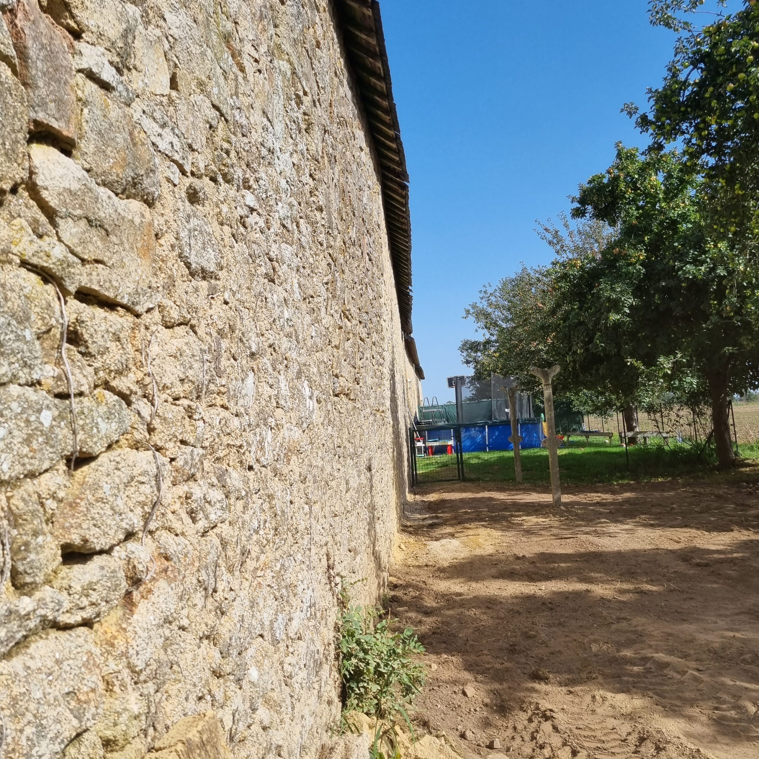 Remontage d'un mur en pierre après démolition