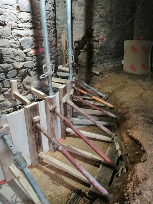 Banquette au pieds d'une tourelle coffrage Pendant