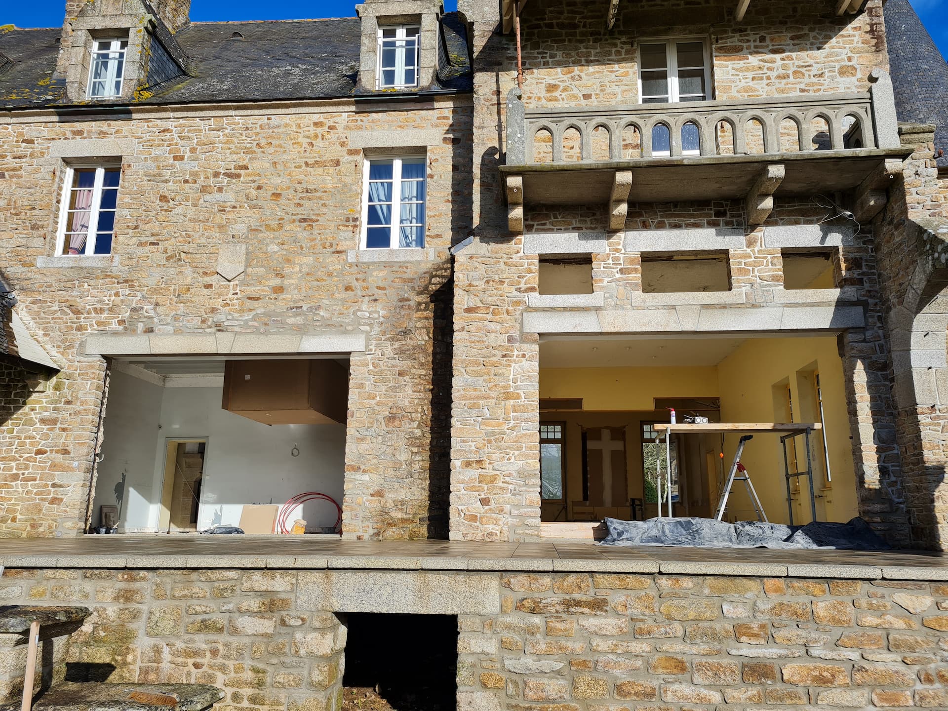 Percement façade du château Après