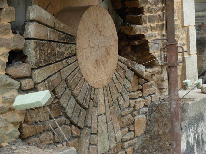 Oeil de boeuf pierre